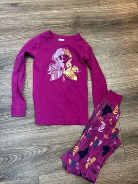Hanna Andersson Girls 5 (110 cm) Magenta Pajama Set with Gold Character Accent